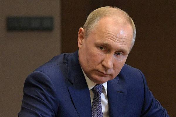 Путин призвал Зеленского прекратить обстрелы жителей Донбасса