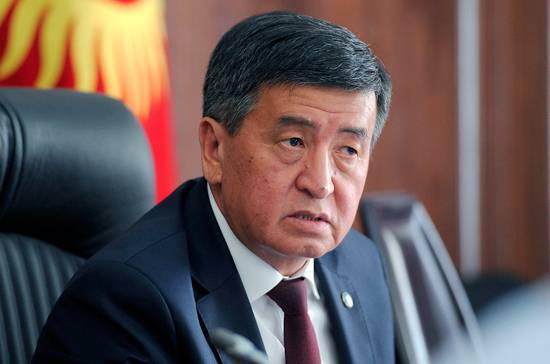 Президент Киргизии прервал отпуск и направился в Бишкек