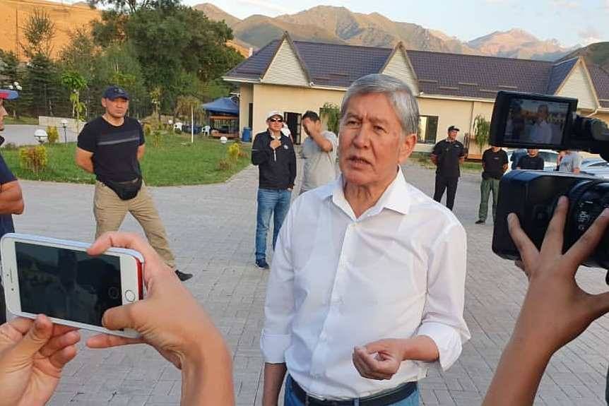 Спецназу не удалось взять штурмом укрытие экс-президента Киргизии