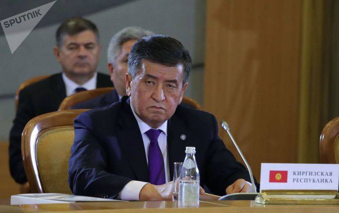 Президент Кыргызстана прервал отпуск и срочно возвращается в Бишкек