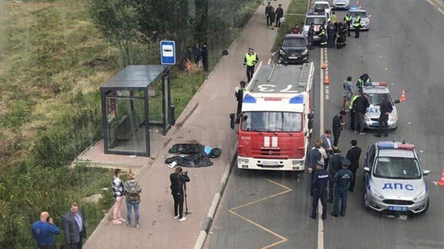 В Долгопрудном два человека погибли в результате наезда автобуса на остановку