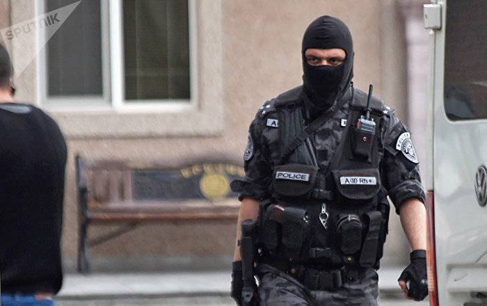Полиция Армении доставила в отделение брата "вора в законе" Геворика Ошаканского