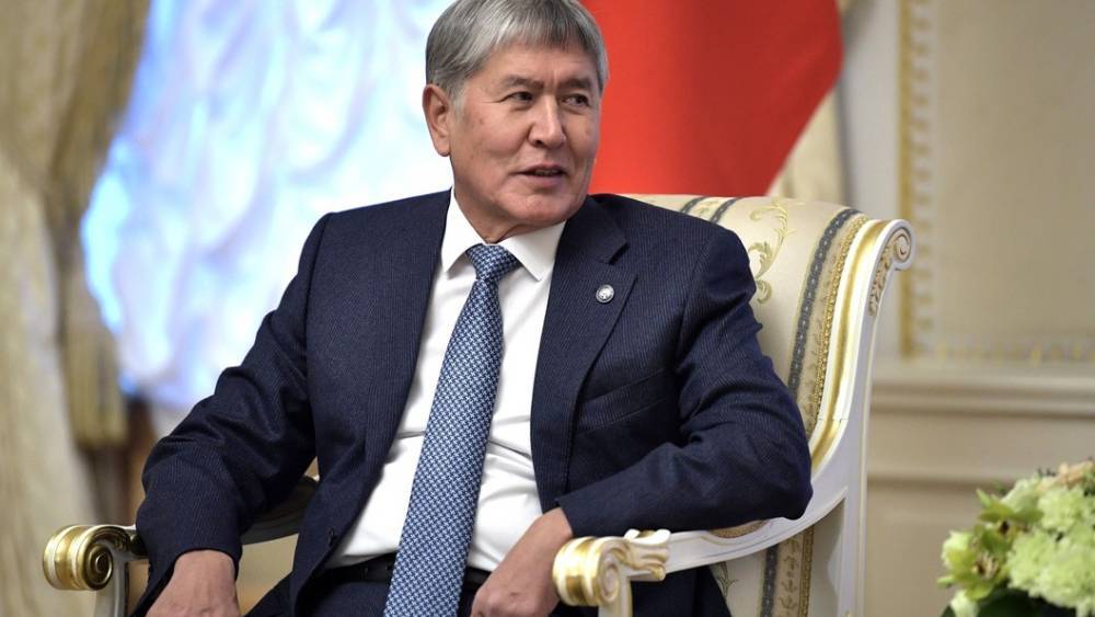 Неприкосновенность забыта: За бывшим президентом Киргизии пришли полицейские