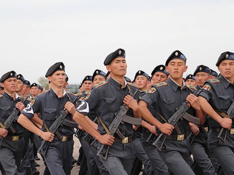 Весь личный состав МВД Киргизии поднят по тревоге
