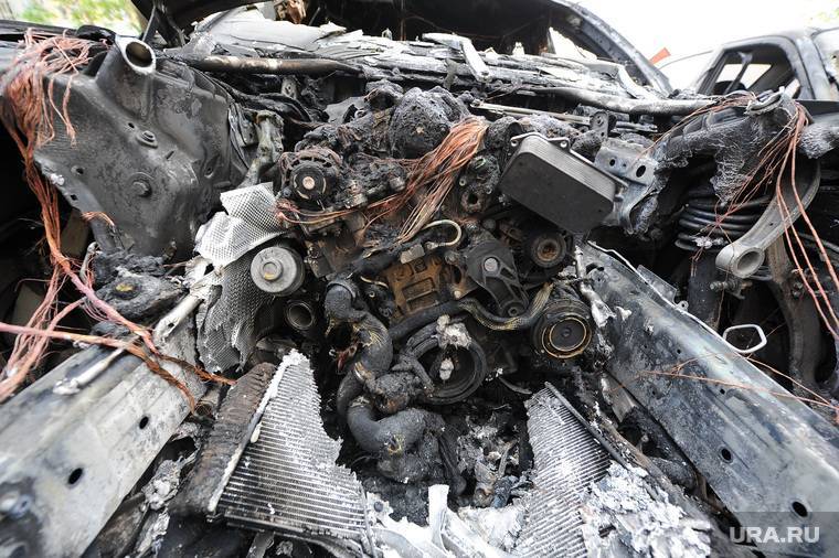 В Магнитогорске взорвали автомобиль: есть пострадавший (фото)