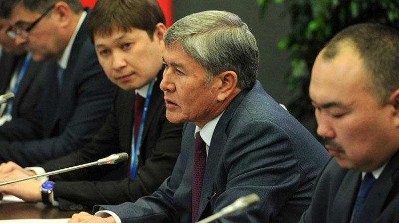 Резиденция задержанного спецслужбами экс-президента Киргизии загорелась