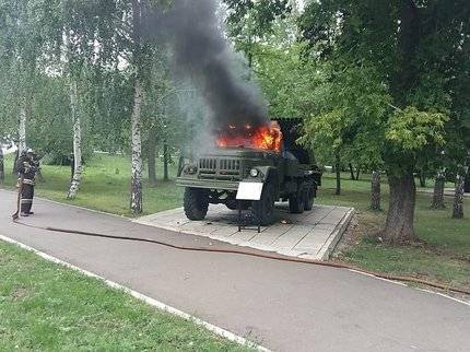 В Башкирии в парке Победы загорелась военная техника