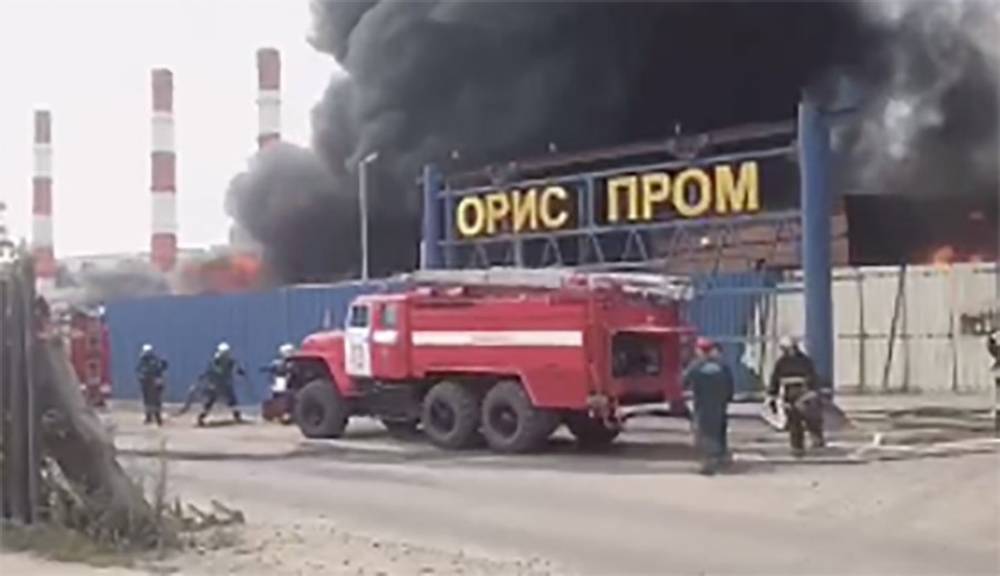 Локализован пожар в битумном хранилище в Дзержинском
