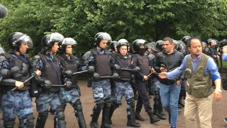 СКР объединил дела о беспорядках на незаконном митинге в Москве