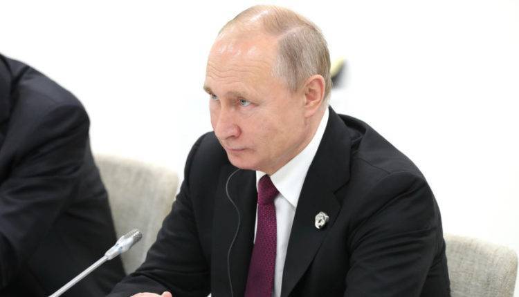 Путин и Зеленский обсудили по телефону ситуацию в Донбассе
