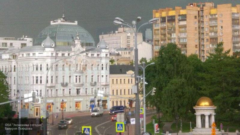 Синоптики предупредили москвичей об аномально низком давлении