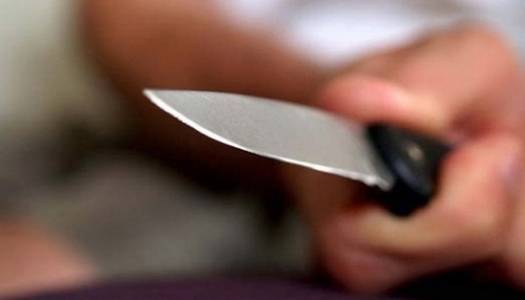 В Кривом Роге пассажир напал с ножом на таксиста