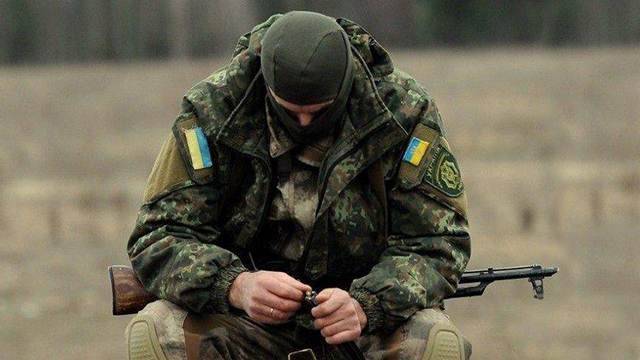 Солдат ВСК лишился пальцев руки при взрыве дымовой шашки в Донбассе. РЕН ТВ