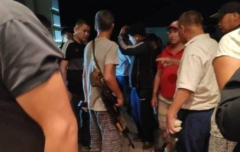 Спецназ сдался сторонникам Атамбаева у его дома, сообщили СМИ (видео)