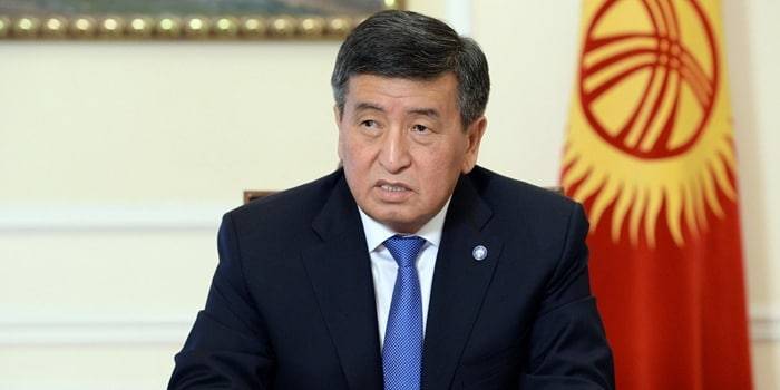 Задержание Атамбаева: Сооронбай Жээнбеков прервал отпуск и едет в Бишкек