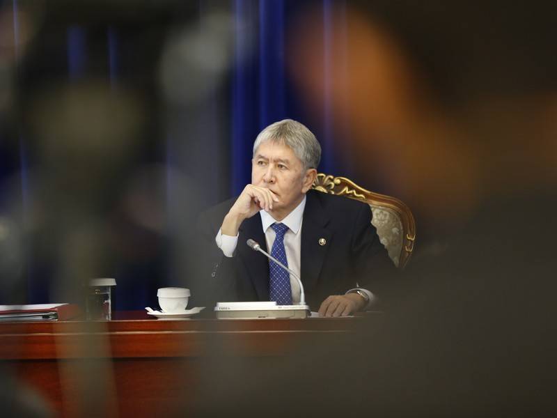 Операция по задержанию экс-президента Атамбаева началась в Киргизии