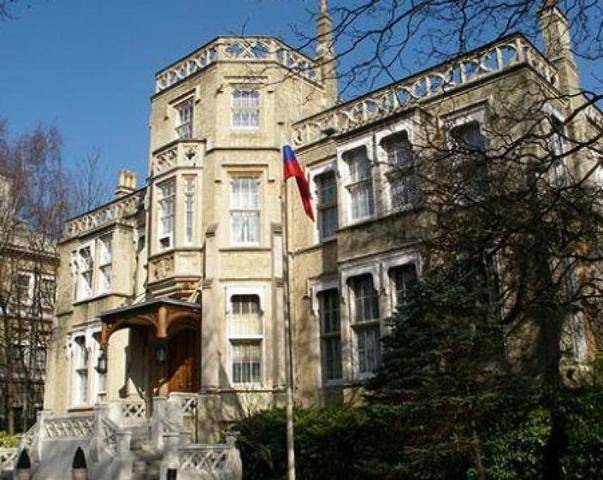 Посольство РФ: Британские власти манипулируют мнением общественности с помощью нелепых вбросов про Солсбери