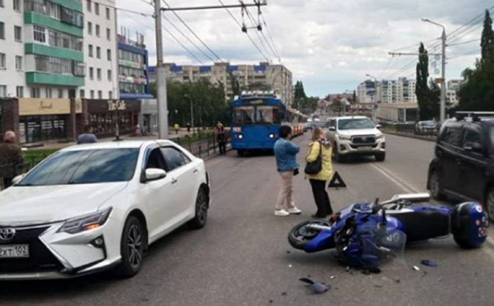 В Башкирии в массовом ДТП пострадал мотоциклист