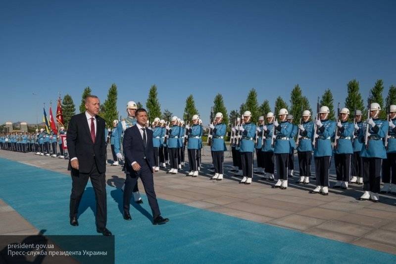 Видео с заблудившимся у президентского дворца в Анкаре Зеленским появилось в Сети