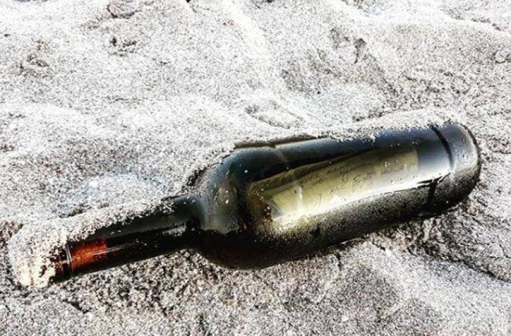 Послание в бутылке времен СССР нашли на Аляске