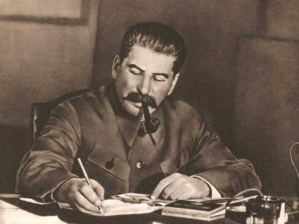 Экс-сотрудник Генпрокуратуры подал заявление на Сталина