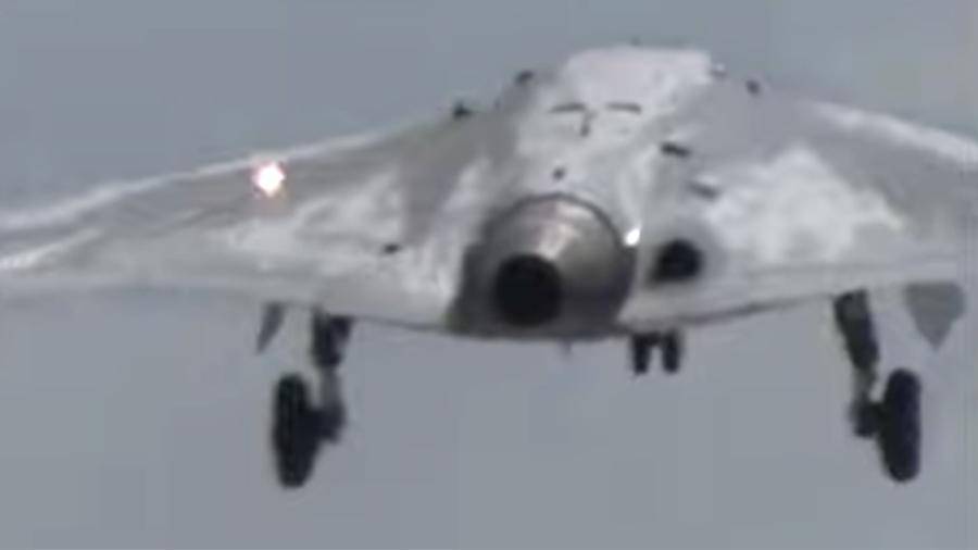 Минобороны опубликовало видео первого полета беспилотника «Охотник»