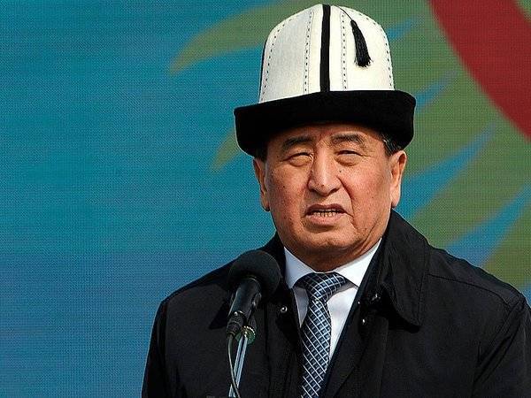 Президент Киргизии обвинил Атамбаева в нарушении конституции