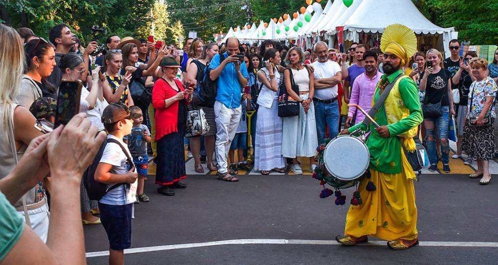 Колесница богов и шоу барабанщиков: чем удивит фестиваль "День Индии"