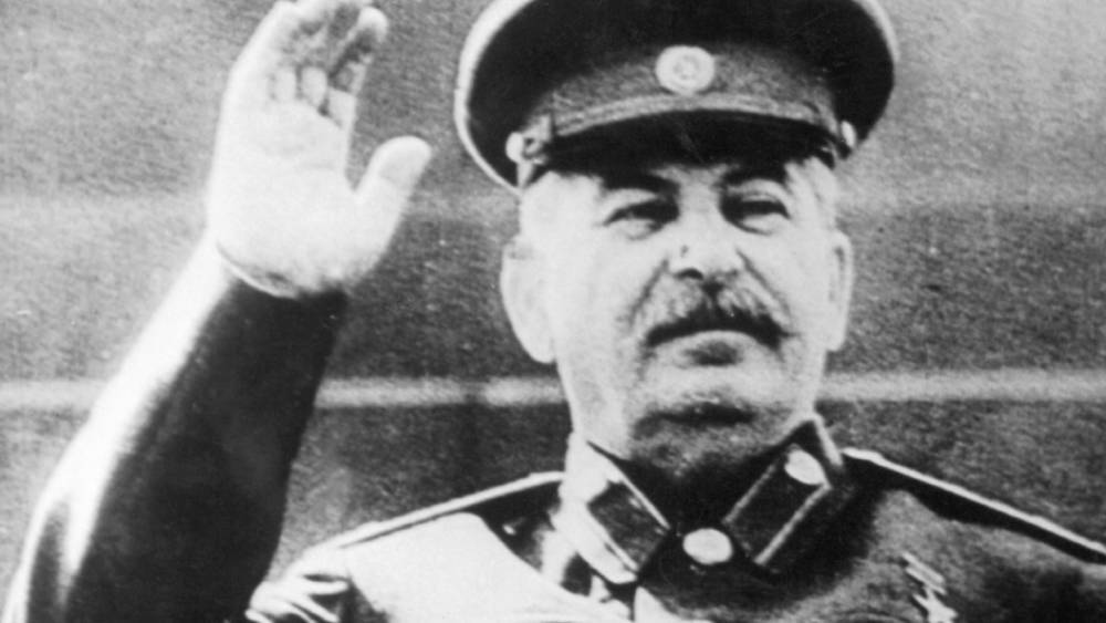 Экс-следователь требует уголовного дела против Сталина. Генпрокуратура "достаточных оснований" не нашла
