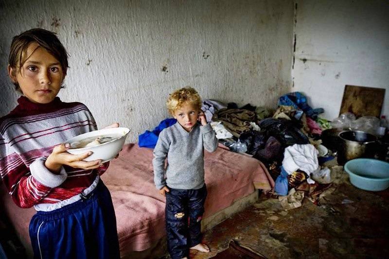 В РФ резко увеличилось число детей, живущих за чертой бедности