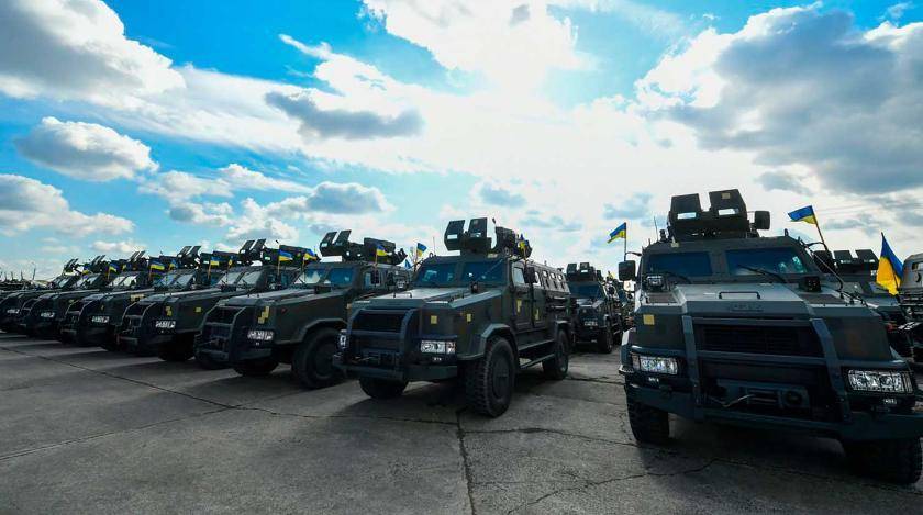 Украина стягивает танки к домам жителей Донбасса