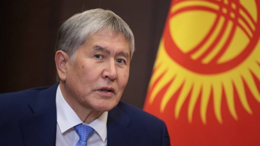 В Киргизии идет операция по задержанию экс-президента Атамбаева