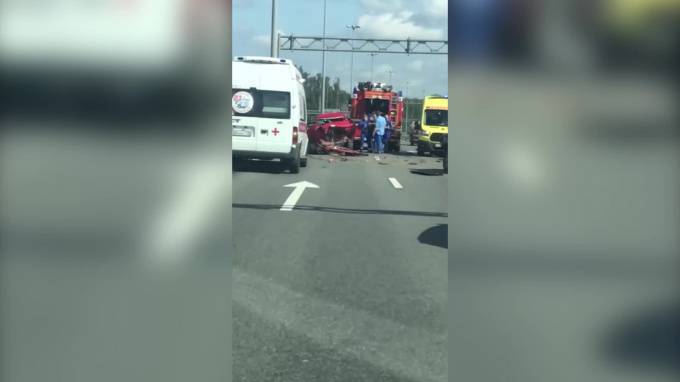 В ДТП с тремя иномарками во Всеволожском районе погибли двое мужчин и пострадала женщина