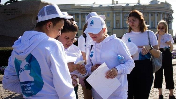 Волонтеры движения «Петербург — Город Перемен!» еженедельно проводят опросы горожан