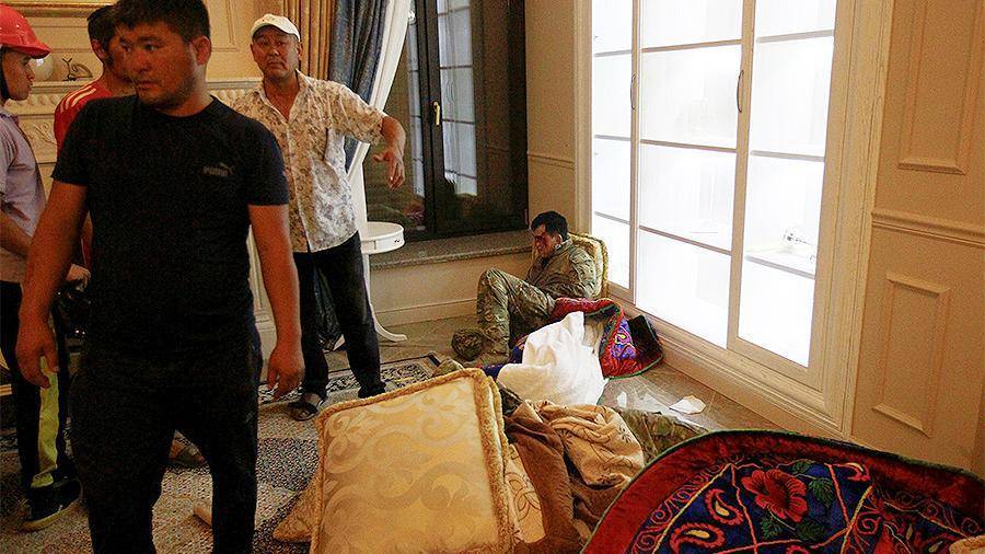 Число пострадавших при штурме резиденции Атамбаева возросло до 52
