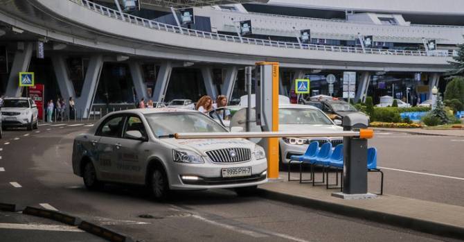 Белорусский таксист подвез из аэропорта своего коллегу из Швеции за €56
