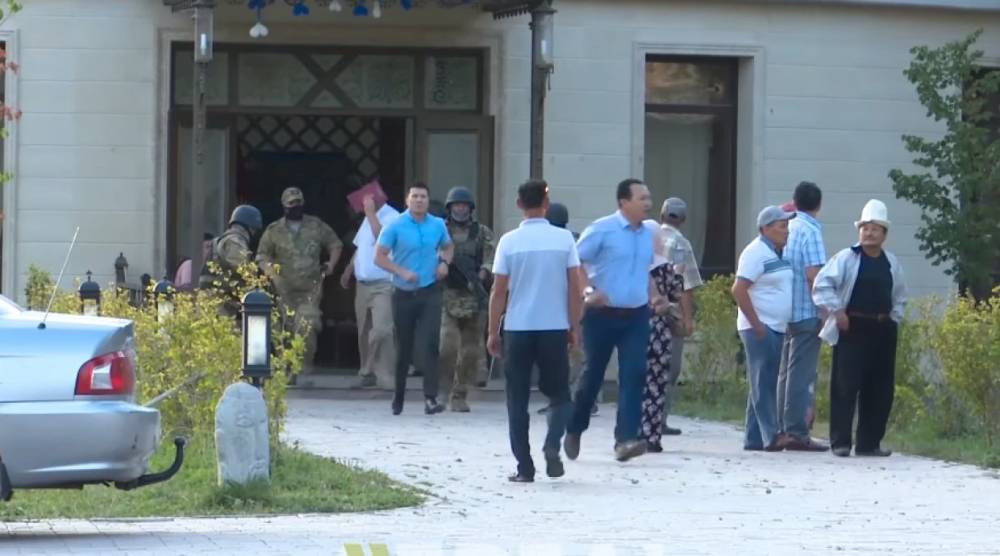 Сторонники Атамбаева освободили захваченных в ходе спецоперации силовиков