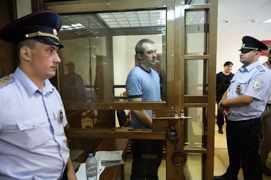 Суд освободил гадалку-советчицу полковника Захарченко