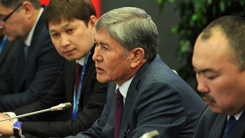 Парламент Киргизии предложил ввести в стране чрезвычайное положение