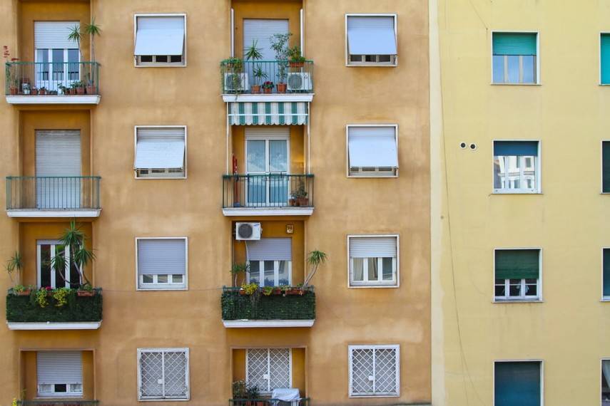 В Риме запретили сушить белье на балконе, если его видно с улицы