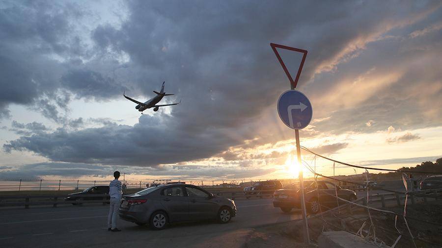 Вылетевший в Ереван самолет вернулся в Москву из-за технических неполадок