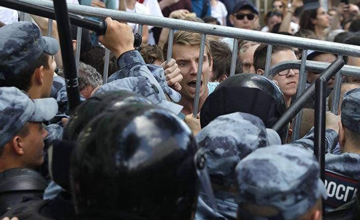 О протестах в Москве: «Поступило распоряжение сохранить Москву лояльной» (iRozhlas)