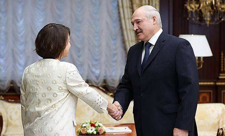 Как Лукашенко добиться, чтобы перед ним снял шляпу Запад