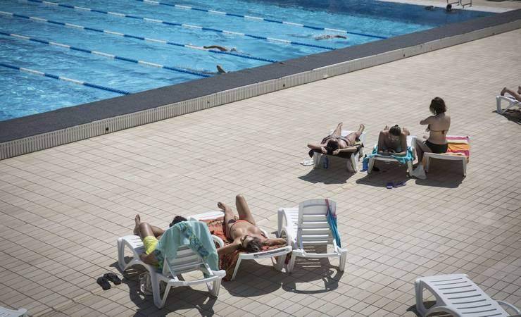 Борьба с дискриминацией. В бассейнах Барселоны женщинам разрешили плавать топлес