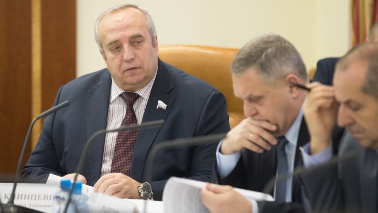 Клинцевич заявил о готовности России оказать помощь Киргизии