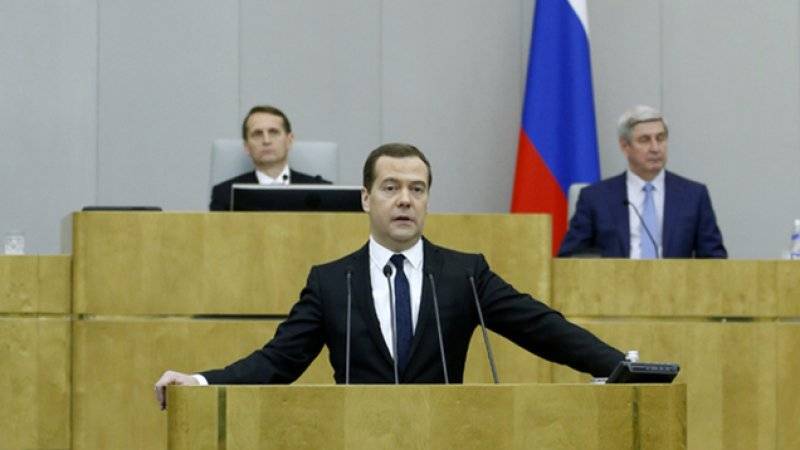 Медведев прилетел в Киргизию на заседание Межправсовета ЕАЭС