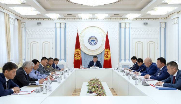Жээнбеков на заседании Совета безопасности Кыргызстана потребовал сохранять законность