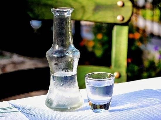 Украинские ученые продемонстрировали водку из чернобыльской воды