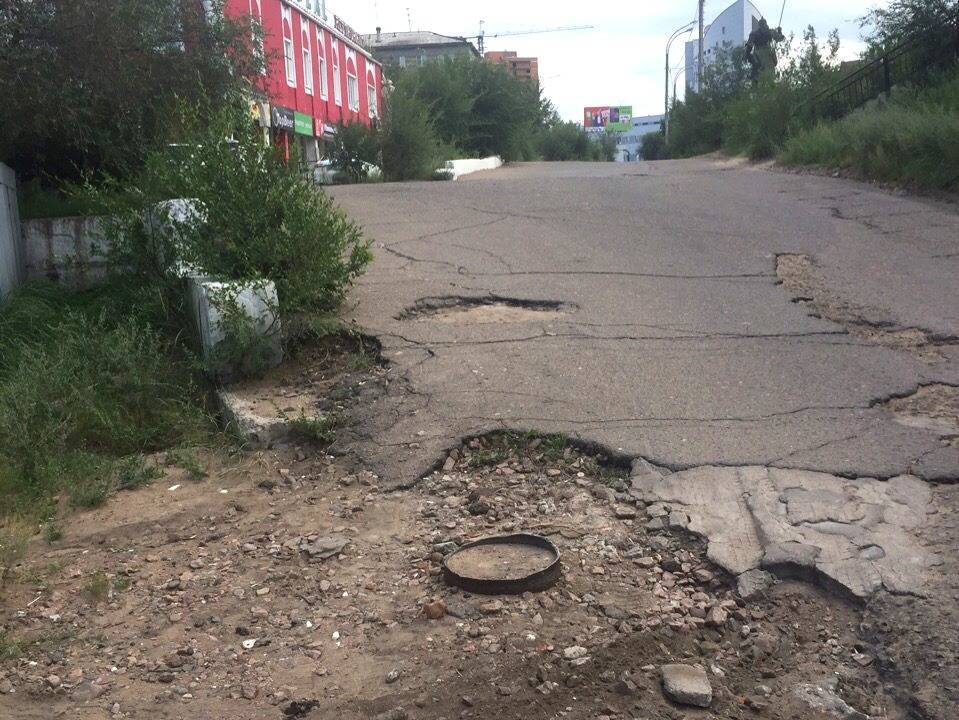 Жители 40-го квартала Улан-Удэ пожаловались на дорогу, на которую у чиновников нет денег