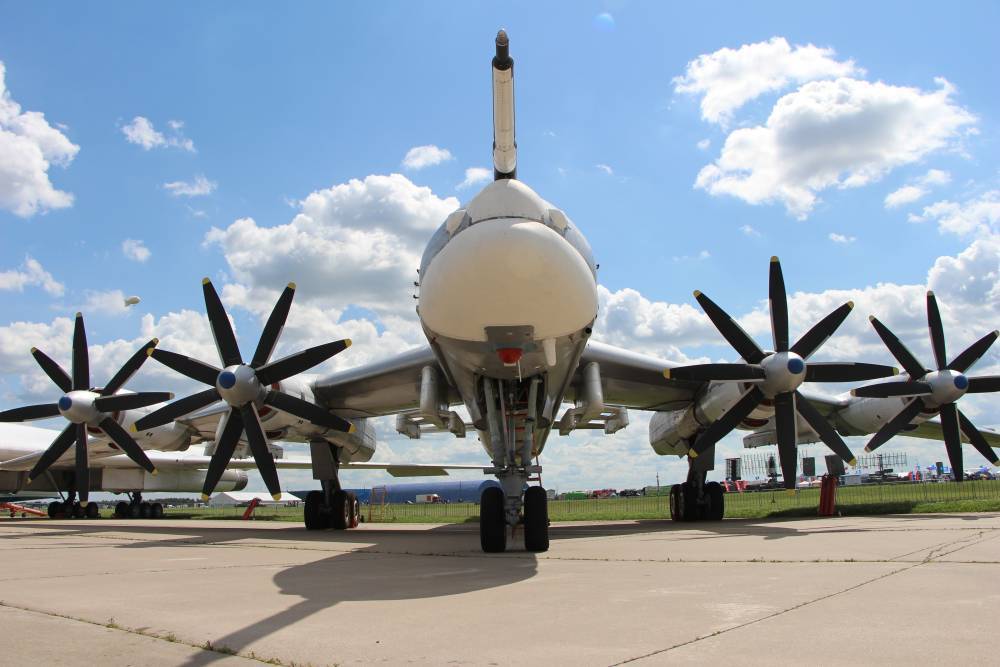 Минобороны РФ сообщило, что два Ту-95МС ВКС РФ выполнили полеты в рамках учения
